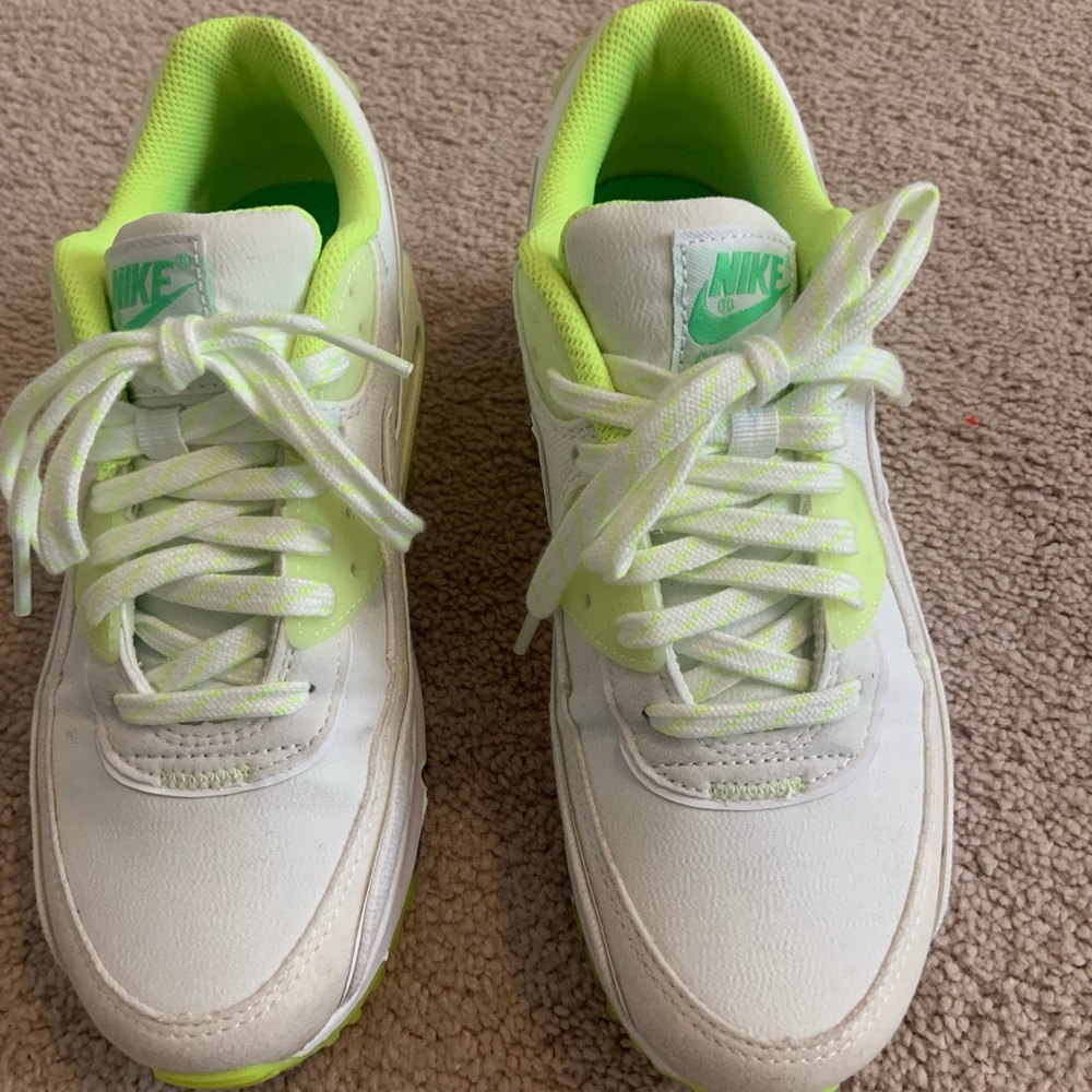 Woman’s Nike air max